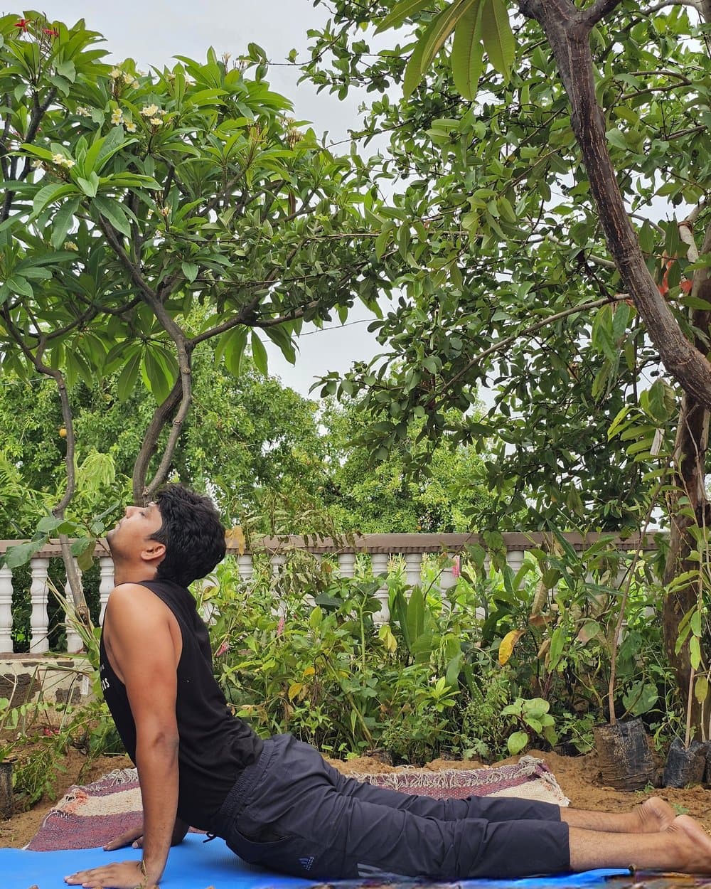 भुजंगासन (Bhujangasana — Cobra Pose) — आरोग्यसुधा जयपुर में योग चिकित्सा आसन